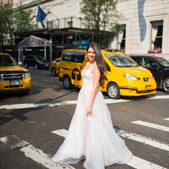 Wedding Dress- New without tags- Size 4 - Picture 4 of 8